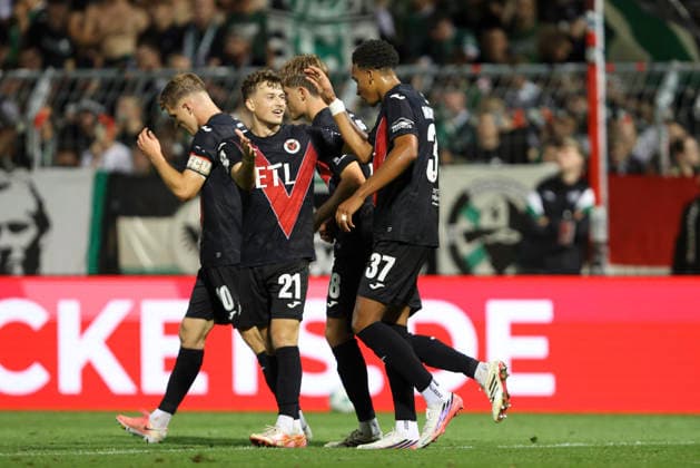 Noah Maboulou (FC Viktoria Koeln) Torjubel,jubelt mit seiner Mannschaft nach dem Treffer zum 4:1 waehrend des Spiels der 3. Liga zwischen Viktoria Koeln und Preussen Muenster, Sportpark Hoehenberg am 30. August 2026 in Koeln, Deutschland. (Foto von Oliver Kaelke DeFodi Images) +++ Noah Maboulou (FC Viktoria Koeln) celebrates after scoring his team s fourth goal with teammates during the 3. Liga match between Viktoria Koeln and Preussen Muenster at Sportpark Hoehenberg on August 30, 2026 in Cologne, Germany. (Photo by Oliver Kaelke DeFodi Images) DFB DFL REGULATIONS PROHIBIT ANY USE OF PHOTOGRAPHS AS IMAGE SEQUENCES AND OR QUASI-VIDEO. (Photo by Oliver Kaelke DeFodi Images) -