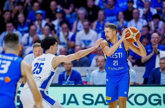 LKS 20260830 Mustapha Amzil of Finland (2nd left) and Janari Joesaar of Estonia (right) during the FIBA Basketball World Cup 2027 European Qualifiers match between Estonia vs. Finland in Tallinn, Estonia on August 30, 2026. - RAUL MEE Tallinn Estonia 7JS57aWV7lU  Copyright: xRaulxMeex 7JS57aWV7lU