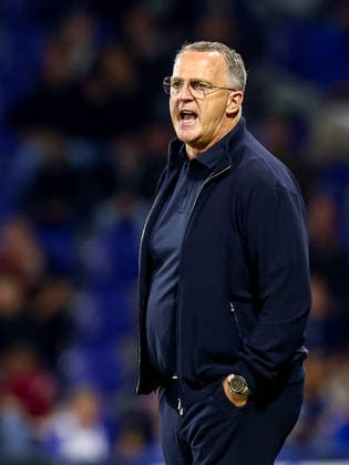 2026-08-30 SC Cambuur v FC Twente - Dutch Eredivisie LEEUWARDEN, NETHERLANDS - AUGUST 30: Head Coach John van den Brom of FC Twente during the Dutch Eredivisie match between SC Cambuur and FC Twente at Kooi Stadion on August 30, 2026 in Leeuwarden, Netherlands. Leeuwarden Kooi Stadion Netherlands Content not available for redistribution in The Netherlands directly or indirectly through any third parties. Copyright: xPieterxvanxderxWoudex