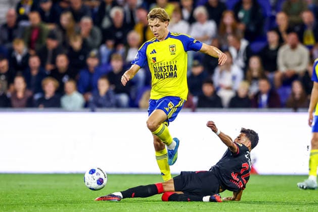 2026-08-30 SC Cambuur v FC Twente - Dutch Eredivisie LEEUWARDEN, NETHERLANDS - AUGUST 30: Fabian Kvam of SC Cambuur Younes Taha of FC Twente during the Dutch Eredivisie match between SC Cambuur and FC Twente at Kooi Stadion on August 30, 2026 in Leeuwarden, Netherlands. Leeuwarden Kooi Stadion Netherlands Content not available for redistribution in The Netherlands directly or indirectly through any third parties. Copyright: xPieterxvanxderxWoudex