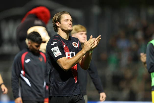 Tobias Eisenhuth (FC Viktoria Koeln) Schlussjubel, jubelt nach dem 4:1 Sieg waehrend des Spiels der 3. Liga zwischen Viktoria Koeln und Preussen Muenster, Sportpark Hoehenberg am 30. August 2026 in Koeln, Deutschland. (Foto von Oliver Kaelke DeFodi Images) +++ Tobias Eisenhuth (FC Viktoria Koeln) celebrate after winning during the 3. Liga match between Viktoria Koeln and Preussen Muenster at Sportpark Hoehenberg on August 30, 2026 in Cologne, Germany. (Photo by Oliver Kaelke DeFodi Images) DFB DFL REGULATIONS PROHIBIT ANY USE OF PHOTOGRAPHS AS IMAGE SEQUENCES AND OR QUASI-VIDEO. (Photo by Oliver Kaelke DeFodi Images) -