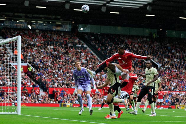 Manchester United, ManU v Ipswich Town, Premier League Marcus Rashford (9) of Manchester United challenges for a high ball during the Premier League match between Manchester United and Ipswich Town at Old Trafford, Manchester, UK on 30 August 2026. Manchester Old Trafford Greater Manchester UK Editorial use only DataCo restrictions apply See www.football-dataco.com , Copyright: xConorxMolloyx PSI-24777-0110