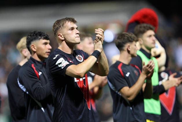 David Otto (FC Viktoria Koeln) Schlussjubel, jubelt nach dem 4:1 Sieg waehrend des Spiels der 3. Liga zwischen Viktoria Koeln und Preussen Muenster, Sportpark Hoehenberg am 30. August 2026 in Koeln, Deutschland. (Foto von Oliver Kaelke DeFodi Images) +++ David Otto (FC Viktoria Koeln) celebrate after winning during the 3. Liga match between Viktoria Koeln and Preussen Muenster at Sportpark Hoehenberg on August 30, 2026 in Cologne, Germany. (Photo by Oliver Kaelke DeFodi Images) DFB DFL REGULATIONS PROHIBIT ANY USE OF PHOTOGRAPHS AS IMAGE SEQUENCES AND OR QUASI-VIDEO. (Photo by Oliver Kaelke DeFodi Images) -