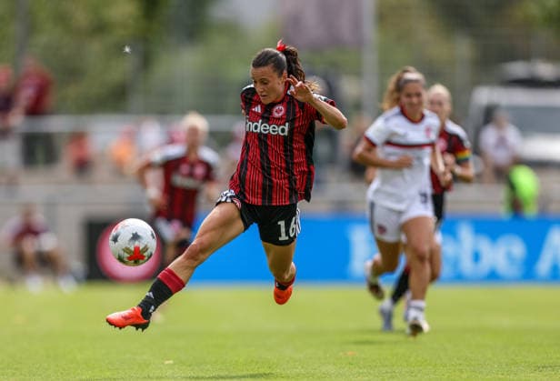 GER, Frankfurt, Eintracht Frankfurt vs 1. FC Nürnberg, Google Pixel Frauen Bundesliga, Fussball, DFB, Spielzeit 2026 2027, Stadion am Brentanobad, 2. Spieltag im Bild: Hayley Raso (Eintracht Frankfurt Frauen 16) DFB DFL REGULATIONS PROHIBIT ANY USE OF PHOTOGRAPHS AS IMAGE SEQUENCES AND OR QUASI-VIDEO, 30.08.2026 *** GER, Frankfurt, Eintracht Frankfurt vs. 1. FC Nürnberg, Google Pixel Women s Bundesliga, Soccer, DFB, 2026–2027 Season, Stadion am Brentanobad, Matchday 2 in Pictures: Hayley Raso, Eintracht Frankfurt Women’s Team, 16, DFB, DFL. REGULATIONS PROHIBIT ANY USE OF PHOTOGRAPHS AS IMAGE SEQUENCES AND OR QUASI-VIDEO, August 30, 2026 Copyright: HMBxMedia HendrikxHamelau