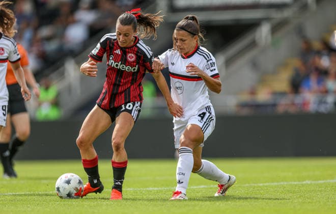 GER, Frankfurt, Eintracht Frankfurt vs 1. FC Nürnberg, Google Pixel Frauen Bundesliga, Fussball, DFB, Spielzeit 2026 2027, Stadion am Brentanobad, 2. Spieltag im Bild v.l.: Hayley Raso (Eintracht Frankfurt Frauen 16), Alexsandra Lobanova (FC Nürnberg Frauen 4) DFB DFL REGULATIONS PROHIBIT ANY USE OF PHOTOGRAPHS AS IMAGE SEQUENCES AND OR QUASI-VIDEO, 30.08.2026 *** GER, Frankfurt, Eintracht Frankfurt vs. 1. FC Nürnberg, Google Pixel Women s Bundesliga, Soccer, DFB, 2026–2027 Season, Stadion am Brentanobad, Matchday 2 in pictures (from left): Hayley Raso, Eintracht Frankfurt Women s Team, No. 16, Alexsandra Lobanova, FC Nuremberg Women 4. DFB and DFL regulations prohibit any use of photographs as image sequences and or quasi-video. August 30, 2026 Copyright: HMBxMedia HendrikxHamelau
