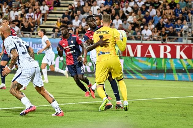 SOCCER - Serie A - Cagliari Calcio vs. Inter - FC Internazionale Photo by IPA ABACAPRESS.COM87946914 - Paul Mendy of Cagliari Calcio and Josep Martinez of Inter during the Cagliari Calcio vs. Inter - FC Internazionale Serie A soccer match in Cagliari, Italy, on August 30, 2026 Cagliari Italy  Copyright: xIPAxSport ABACAx