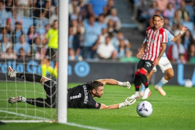 ESP: LaLiga EA Sports RC Celta Vigo v Athletic Club Bilbao Unai Simon of Athletic in action during LaLiga EA Sports match between RC Celta Vigo v Athletic Club Bilbao played at Abanca Balaidos Stadium, Vigo, Pontevedra, on August 30 2026 in Spain Spain Soccer Copyright: xAgenciaxLOFx