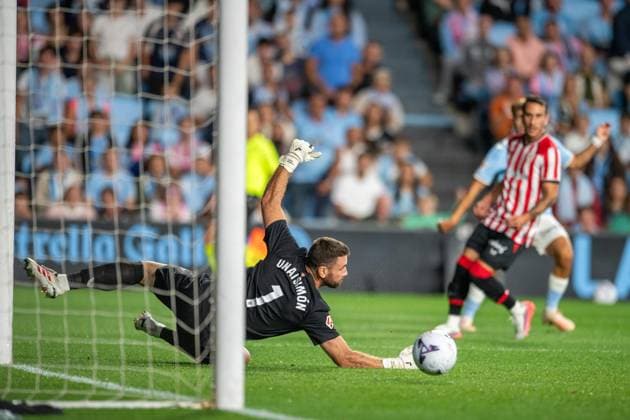 ESP: LaLiga EA Sports RC Celta Vigo v Athletic Club Bilbao Unai Simon of Athletic in action during LaLiga EA Sports match between RC Celta Vigo v Athletic Club Bilbao played at Abanca Balaidos Stadium, Vigo, Pontevedra, on August 30 2026 in Spain Spain Soccer Copyright: xAgenciaxLOFx