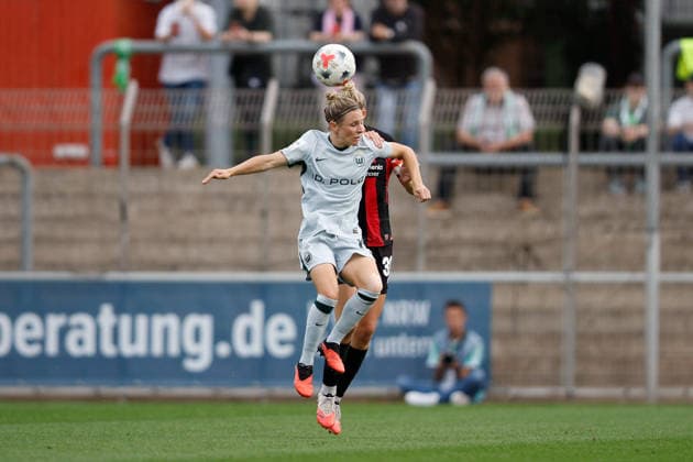 Fußball I Frauen I Bundesliga I Saison 2026-2027 I 2. Spieltag I Bayer 04 Leverkusen - VfL Wolfsburg I 30.08.2026 Svenja Huth (10, VfL Wolfsburg) und Carolin Simon (30, Bayer 04 Leverkusen) im Kopfballduell Leverkusen Ulrich-Haberland-Stadion Niedersachsen Deutschland *** Soccer I Women s I Bundesliga I 2026–2027 Season I Matchday 2 I Bayer 04 Leverkusen vs. VfL Wolfsburg I August 30, 2026 Svenja Huth 10, VfL Wolfsburg and Carolin Simon 30, Bayer 04 Leverkusen in a header duel at Leverkusen’s Ulrich Haberland Stadium, Lower Saxony, Germany Copyright: xLobeca CedricxSiefkerx