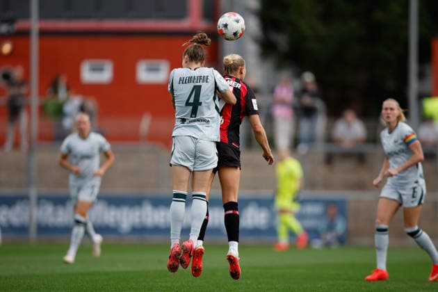 Fußball I Frauen I Bundesliga I Saison 2026-2027 I 2. Spieltag I Bayer 04 Leverkusen - VfL Wolfsburg I 30.08.2026 Sophia Kleinherne (4, VfL Wolfsburg) und Cornelia Kramer (7, Bayer 04 Leverkusen) im Kopfballduell Leverkusen Ulrich-Haberland-Stadion Niedersachsen Deutschland *** Soccer I Women s I Bundesliga I 2026–2027 Season I Matchday 2 I Bayer 04 Leverkusen vs. VfL Wolfsburg I August 30, 2026 Sophia Kleinherne 4, VfL Wolfsburg’s Cornelia Kramer (7) and Bayer 04 Leverkusen’s Sophia Kleinherne (4) in a header duel at the Ulrich Haberland Stadium in Leverkusen, Lower Saxony, Germany Copyright: xLobeca CedricxSiefkerx