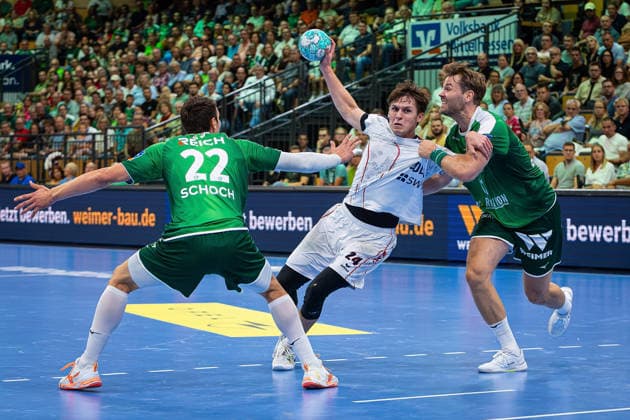 30.08.2026, xovx, Handball Opel Handball-Bundesliga, HSG Wetzlar - SG BBM Bietigheim v.l. Jona Schoch (HSG Wetzlar), Maxim Orlov (SG BBM Bietigheim), Petter Överby (HSG Wetzlar) Wetzlar Buderus Arena Hessen Deutschland (DE)