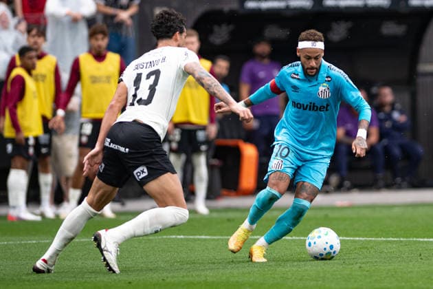 SAO PAULO, BRAZIL - AUGUST 30: Neymar Júnior of Santos (R) challenged by Gustavo Henrique of Corinthians (L) during a Brasileirao 2026 match between Corinthians and Santos at Neo Quimica Arena on August 30, 2026 in Sao Paulo, Brazil (Photo by Riquelve Nata Sports Press Photo SPP) Copyright: xSportsxPressxPhotox Sportspressphoto_SPR220448