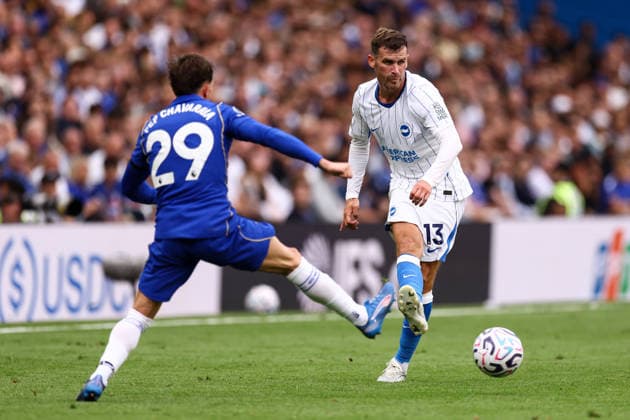 Chelsea v Brighton & Hove Albion 30 August 2026, London - Premier League Football - Chelsea v Brighton & Hove Albion - Pascal Gross of Brighton & Hove Albion and Pep Chavarria of Chelsea - Photo: Jacques Feeney Offside. London UK Copyright: xJacquesxFeeneyx xOffsidexOffside