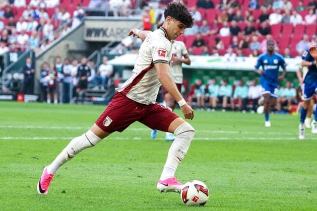 Rodrigo Ribeiro 9 (FC Augsburg) erzielt das 3:0 per Torschuss, Aktion, FC Augsburg vs. FC Schalke 04, Fussball, Maenner, Bundesliga, Saison 2026 2027, Hinrunde, 1. Spieltag, 30.08.2026 DFB regulations prohibit any use of photographs as image sequences and or quasi-video Augsburg Bayern Deutschland *** Rodrigo Ribeiro 9 of FC Augsburg scores the 3-0 goal, shot on goal, FC Augsburg vs. FC Schalke 04, soccer, men s, Bundesliga, 2026-2027 season, First Half of the Season, Matchday 1, August 30, 2026. DFB regulations prohibit any use of photographs as image sequences and or quasi-video. Augsburg, Bavaria, Germany Copyright: xkolbert-press MartinxAgüerax