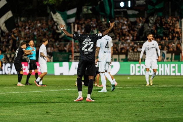 Deutschland: Fußball 3. Liga Männer 2026 - 2027, 3. Spieltag - FC Viktoria Köln vs SC Preußen Münster (Köln): Verthomy Schild Boboy (FC Viktoria Köln, 22) beschwert sich nach abgepfiffenem Tor, Freistoß, Schiedsrichter Ryo Tanimoto (Japan, FIFA-Referee) Copyright: xThiemoxRudolphx