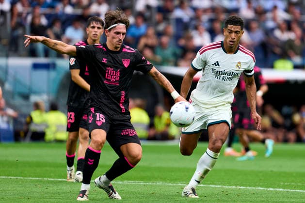 SOCCER- La Liga EA match between Real Madrid CF and Malaga CF at Santiago Bernabeu Stadium, on August 30, 2026. Angel Recio of Malaga CF battles for the ball with Jude Bellingham of Real Madrid CF during the La Liga EA Sport match between Real Madrid CF and Malaga CF at Santiago Bernabeu Stadium, on August 30, 2026. Madrid Madrid Spain EDITORIAL USE ONLY Copyright: xx SENIS-CEBOLLAx xALFAQUIx dpphotos202029