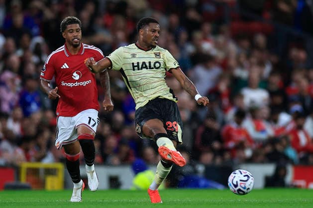 Manchester United, ManU v Ipswich Town, Premier League Chuba Akpom (29) of Ipswich Town passes the ball during the Premier League match between Manchester United and Ipswich Town at Old Trafford, Manchester, UK on 30 August 2026. Manchester Old Trafford Greater Manchester UK Editorial use only DataCo restrictions apply See www.football-dataco.com , Copyright: xConorxMolloyx PSI-24777-0176