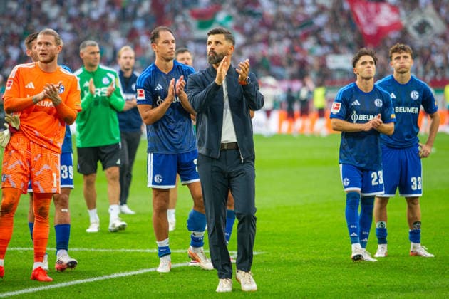 30.08.26 FC Augsburg - FC Schalke 04 Deutschland, Augsburg, 30.08.2026, Fussball, Bundesliga, Saison 2026 2027, FC Augsburg - FC Schalke 04: Miron Muslic (Trainer Schalke 04). *** August 30, 2026 FC Augsburg vs. FC Schalke 04 Germany, Augsburg, August 30, 2026, Soccer, Bundesliga, 2026–2027 Season, FC Augsburg vs. FC Schalke 04 Miron Muslic, Schalke 04 Coach