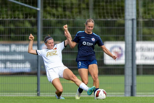 Regionalliga Nordost Frauen: 1. FFC Turbine Potsdam II vs. 1. FFV Erfurt; Potsdam; 30.08.2026 Tessa Berger ( 16; 1. FFV Erfurt) gegen Finja Liebe ( 9; 1. FFC Turbine Potsdam II) Regionalliga Nordost Frauen: 1. FFC Turbine Potsdam II vs. 1. FFV Erfurt; Sportforum Potsdam Waldstadt Schlaatz; 30.08.2026 Copyright: xBEAUTIFULxSPORTS Duehringx