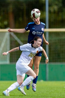 Regionalliga Nordost Frauen: 1. FFC Turbine Potsdam II vs. 1. FFV Erfurt; Potsdam; 30.08.2026 Paula Scharras ( 3; 1. FFC Turbine Potsdam II) gegen Lea Schrenk ( 19; 1. FFV Erfurt) Regionalliga Nordost Frauen: 1. FFC Turbine Potsdam II vs. 1. FFV Erfurt; Sportforum Potsdam Waldstadt Schlaatz; 30.08.2026 Copyright: xBEAUTIFULxSPORTS Duehringx