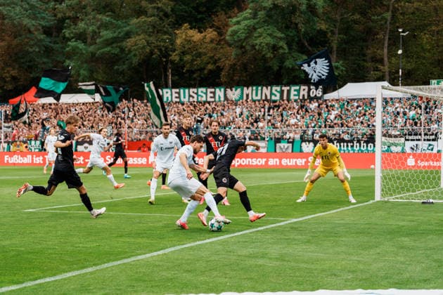 Deutschland: Fußball 3. Liga Männer 2026 - 2027, 3. Spieltag - FC Viktoria Köln vs SC Preußen Münster (Köln): Torchance, Hereingabe Charalambos Makridis (SC Preußen Münster, 14) im Strafraum Copyright: xThiemoxRudolphx