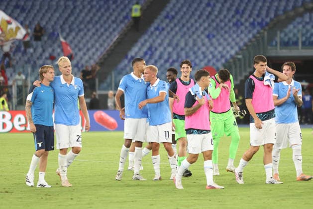 SOCCER - Serie A - SS Lazio vs. Genoa CFC Photo by IPA ABACAPRESS.COM87950694 - S.S. Lazio players after the final whistle during the 2026 2027 Serie A match between S.S. Lazio and Genoa C.F.C. at the Stadio Olimpico in Rome, Italy. Rome Italy  Copyright: xIPAxSport ABACAx