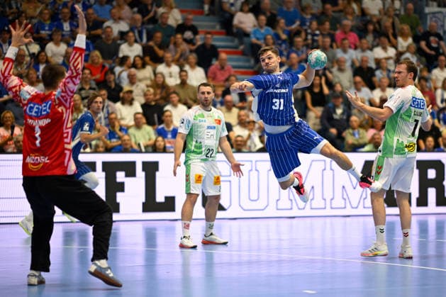 Gummersbach, Schwalbe Arena, 30.08.26, GER, Herren, Handball-Bundesliga, Opel HBL, Saison 2026-2027, VfL Gummersbach - SC Magdeburg Bild: Torwurf Kay SMITS (Gummersbach) Nordrhein-Westfalen Deutschland