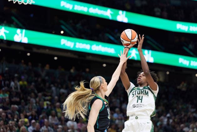 August 30, 2026, Seattle, Washington, USA: Seattle Storm center DOMINIQUE MALONGA (14) attempts a field goal in the first quarter of the WNBA, Basketball Damen, USA match between the Seattle Storm and Los Angeles Sparks at Climate Pledge Arena in Seattle. Seattle USA - ZUMAd218 20260830_zsp_d218_007 Copyright: xRichardxDizonx