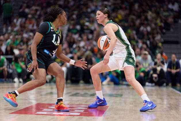 August 30, 2026, Seattle, Washington, USA: Seattle Storm guard JADE MELBOURNE (5) controls the ball in the first quarter of the WNBA, Basketball Damen, USA match between the Seattle Storm and Los Angeles Sparks at Climate Pledge Arena in Seattle. Seattle USA - ZUMAd218 20260830_zsp_d218_010 Copyright: xRichardxDizonx
