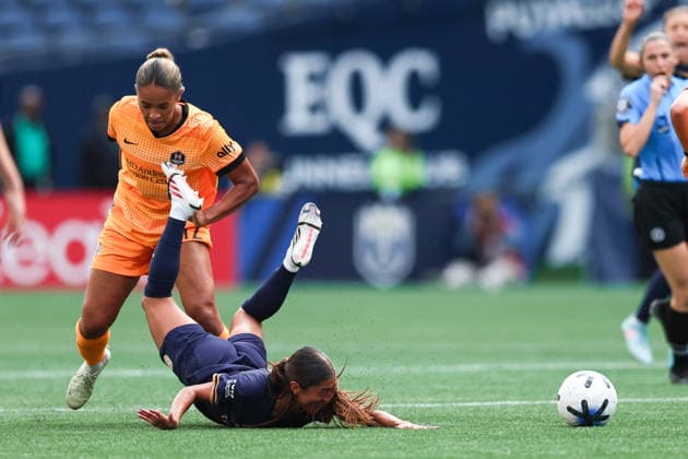 SEATTLE, WA - AUGUST 30: Midfielder Sam Meza 20 of the Seattle Reign falls to the ground during a game between the Houston Dash and Seattle Reign on August 30, 2026 at Lumen Field in Seattle, Washington. (Photo by Henry Rodenburg Icon Sportswire) SOCCER: AUG 30 NWSL Seattle Reign FC vs Houston Dash EDITORIAL USE ONLY Icon26083003