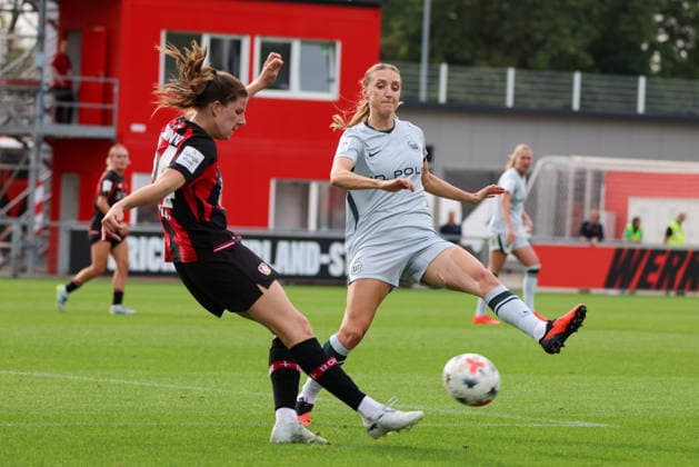 Leverkusen, Deutschland: 30.08.2026 - 1. Frauenbundesliga 2026 2027 - Bayer Leverkusen Frauen vs. VfL Wolfsburg Frauen Im Bild: v.li. im Zweikampf Lilla Turanyi (Leverkusen) und Lara Prasnikar (Wolfsburg) *** Leverkusen, Germany, August 30, 2026 – Women s Bundesliga 2026–2027: Bayer Leverkusen Women vs. VfL Wolfsburg Women. Pictured, from left, in a tackle: Lilla Turanyi (Leverkusen) and Lara Prasnikar (Wolfsburg) Copyright: HMBxMedia MadeleinexFantini