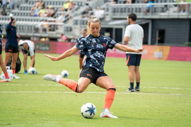 Washington D.C., United States, August 30th 2026: Claire Hutton (8 Bay FC) warms up before the National Women s Soccer League match between the Washington Spirit and Bay FC at Audi Field in Washington, D.C., United States. (Taneen Momeni SPP) Copyright: xTaneenxMomenix xSPPx spp-en-TaMoSp-260823_WashingtonSpiritvsBayFC_TaneenMomeni04