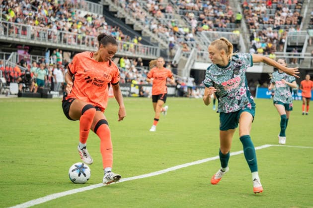 Washington D.C., United States, August 30th 2026: Karlie Lema (5 Bay FC) holds posession of the ball during the National Women s Soccer League match between the Washington Spirit and Bay FC at Audi Field in Washington, D.C., United States. (Taneen Momeni SPP) Copyright: xTaneenxMomenix xSPPx spp-en-TaMoSp-260823_WashingtonSpiritvsBayFC_TaneenMomeni32