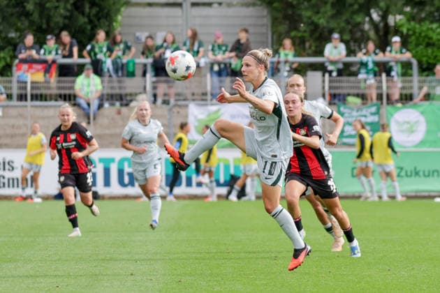 30.08.2026, xgrfx, Fussball Google Pixel Frauen-Bundesliga, Bayer Leverkusen - VfL Wolfsburg v.l. Svenja Huth (VfL Wolfsburg) Leverkusen *** August 30, 2026, xgrfx, Soccer, Google Pixel, Women s Bundesliga, Bayer Leverkusen vs. VfL Wolfsburg, Svenja Huth, VfL Wolfsburg, Leverkusen