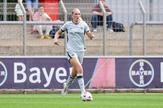 30.08.2026, xgrfx, Fussball Google Pixel Frauen-Bundesliga, Bayer Leverkusen - VfL Wolfsburg v.l. Camilla Küver (VfL Wolfsburg) Leverkusen *** August 30, 2026, xgrfx, Soccer Google Pixel Women s Bundesliga, Bayer Leverkusen vs. VfL Wolfsburg, Camilla Küver, VfL Wolfsburg, Leverkusen