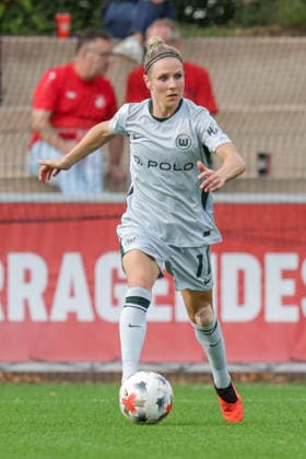 30.08.2026, xgrfx, Fussball Google Pixel Frauen-Bundesliga, Bayer Leverkusen - VfL Wolfsburg v.l. Svenja Huth (VfL Wolfsburg) Leverkusen *** August 30, 2026, xgrfx, Soccer Google Pixel Women s Bundesliga, Bayer Leverkusen vs. VfL Wolfsburg, Svenja Huth, VfL Wolfsburg, Leverkusen