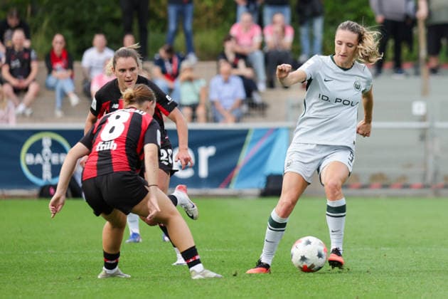 30.08.2026, xgrfx, Fussball Google Pixel Frauen-Bundesliga, Bayer Leverkusen - VfL Wolfsburg v.l. Lara Prasnikar (VfL Wolfsburg) Leverkusen *** August 30, 2026, xgrfx, Soccer, Google Pixel, Women s Bundesliga, Bayer Leverkusen vs. VfL Wolfsburg, Lara Prasnikar, VfL Wolfsburg, Leverkusen