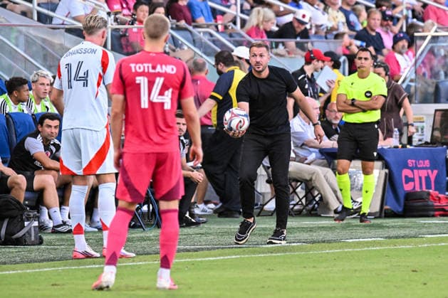 ST. LOUIS, MO - AUGUST 30: Yoann Damet holds the ball for Herman Johansson (14) of the FC Dallas where it went out of bounds at during the MLS, Fussball Herren, USA regular season match where St. Louis CITY SC hosted FC Dallas on Sunday August 30th, 2026, at Energizer Park in St. Louis City, MO. (Photo by Rick Ulreich Icon Sportswire) SOCCER: AUG 30 MLS St. Louis CITY SC vs FC Dallas EDITORIAL USE ONLY Icon26083027