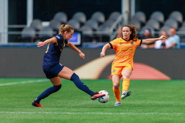 August 30, 2026, Seattle, Washington, USA: Houston Dash Defender ALLYSHA CHAPMAN ( 2) defends against Seattle Reign Midfielder AINSLEY MCCAMMON ( 16)during the first half of a NWSL 2026 regular season game between Seattle Reign FC and Houston Dash at Lumen Field in Seattle on August 30, 2026. Seattle won 1:0. Seattle USA - ZUMAw150 20260830_zsp_w150_036 Copyright: xJasonxWangx