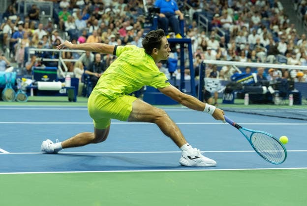 2026 US Open - Day 1 NEW YORK, NEW YORK - AUGUST 30: Mariano Navone of Argentina returns a shot during his match against Novak Djokovic of Serbia during the 2026 US Open - Day 1 at USTA Billie Jean King National Tennis Center on August 30, 2026 in New York, New York. New York USTA Billie Jean King National Tennis Center New York United States Copyright: xSusanxMullane ISIxPhotosx 9746