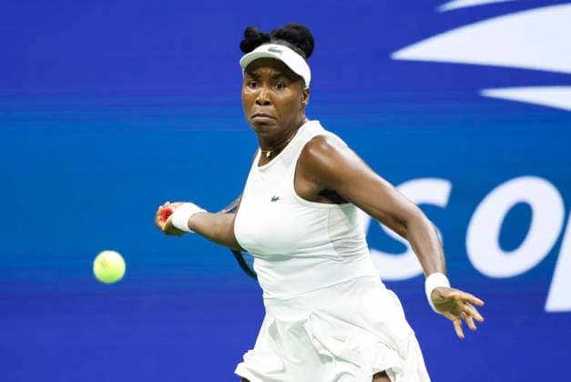 Venus Williams returns a ball to Sofia Kenin in Arthur Ashe Stadium in the first round at the 2026 US Open Tennis Championship at the USTA Billie Jean King National Tennis Center in New York City on Sunday, August 30, 2026. Navone defeated Djokovic in 5 sets.  NYP20260830158 JOHNxANGELILLO