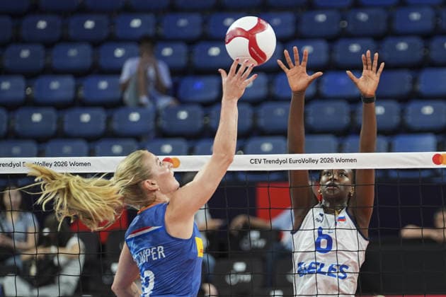 The Netherlands v Slovenia - CEV EuroVolley 2026 ISTANBUL, TURKIYE - AUGUST 31: Marrit Jasper (L) of the Netherlands in action against Fatoumatta Sillah (6) of Slovenia during the CEV EuroVolley 2026 Women Round of 16 match between the Netherlands and Slovenia at Sinan Erdem Dome in Istanbul, Turkiye on August 31, 2026. Beyza Comert Anadolu Istanbul Turkey. Editorial use only. Please get in touch for any other usage.  Copyright: x2026xAnadoluxBeyzaxComertx