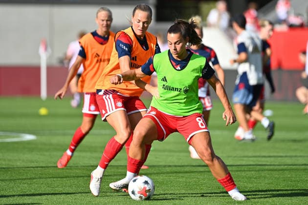 Lena OBERDORF (FCB,re) beim Aufwaermen, Aktion,Zweikampf gegen Magdalena ERIKSSON (FCB). Fussball Google Pixel Bundesliga der Frauen Saison 2026 2027, 2.Spieltag, Spieltag02 FC Bayern Muenchen Frauen - 1.FSV Mainz 05 am 31.08.2026 FC BAYERN CAMPUS *** Lena OBERDORF (FCB) warming up, in action, in a tackle against Magdalena ERIKSSON (FCB) Soccer Google Pixel Women s Bundesliga Season 2026–2027, Matchday 2, Matchday 02: FC Bayern Munich Women 1 vs. FSV Mainz 05 on August 31, 2026, FC BAYERN CAMPUS