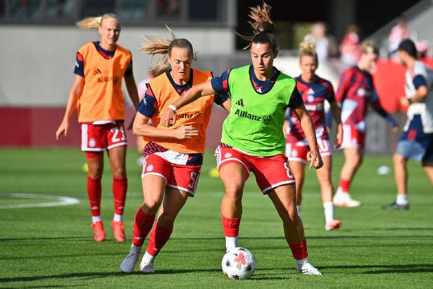 Lena OBERDORF (FCB,re) beim Aufwaermen, Aktion,Zweikampf gegen Magdalena ERIKSSON (FCB). Fussball Google Pixel Bundesliga der Frauen Saison 2026 2027, 2.Spieltag, Spieltag02 FC Bayern Muenchen Frauen - 1.FSV Mainz 05 am 31.08.2026 FC BAYERN CAMPUS *** Lena OBERDORF (FCB) warming up, in action, in a tackle against Magdalena ERIKSSON (FCB) Soccer Google Pixel Women s Bundesliga Season 2026–2027, Matchday 2, Matchday 02: FC Bayern Munich Women 1 vs. FSV Mainz 05 on August 31, 2026, FC BAYERN CAMPUS