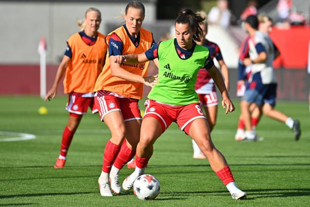 Lena OBERDORF (FCB,re) beim Aufwaermen, Aktion,Zweikampf gegen Magdalena ERIKSSON (FCB). Fussball Google Pixel Bundesliga der Frauen Saison 2026 2027, 2.Spieltag, Spieltag02 FC Bayern Muenchen Frauen - 1.FSV Mainz 05 am 31.08.2026 FC BAYERN CAMPUS *** Lena OBERDORF (FCB) warming up, in action, in a tackle against Magdalena ERIKSSON (FCB) Soccer Google Pixel Women s Bundesliga Season 2026–2027, Matchday 2, Matchday 02: FC Bayern Munich Women 1 vs. FSV Mainz 05 on August 31, 2026, FC BAYERN CAMPUS