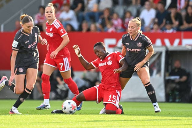 v.re:MARTIN (MZ), Aktion,Zweikampf gegen Bernadette KAKOUNAN AMANI (FCB), hi:Giulia GWINN (FCB), Fussball Google Pixel Bundesliga der Frauen Saison 2026 2027, 2.Spieltag, Spieltag02 FC Bayern Muenchen Frauen - 1.FSV Mainz 05 am 31.08.2026 FC BAYERN CAMPUS *** v re MARTIN MZ, Action, Tackle against Bernadette KAKOUNAN AMANI (FCB), hi Giulia GWINN (FCB), Soccer, Google Pixel, Women s Bundesliga, 2026–2027 Season, Matchday 2, Matchday 02: FC Bayern Munich Women 1 vs. FSV Mainz 05 on August 31, 2026, FC BAYERN CAMPUS