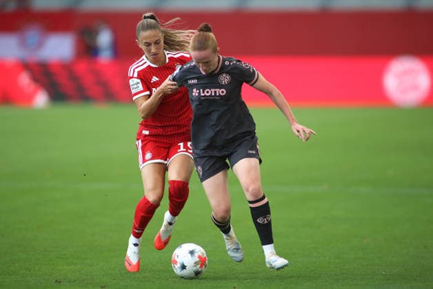 Fussball, Frauen, Google Pixel Frauen Bundesliga, 2.Spieltag, Saison 2026 2027, FC Bayern München - 1.FSV Mainz 05, Campus Katharina Naschenweng (FC Bayern München) (li.) mit Leonie Stöhr Stoehr (1. FSV Mainz 05) (re.) im zweikampf um den Ball *** Soccer, Women, Google Pixel Women s Bundesliga, Matchday 2, 2026–2027 Season, FC Bayern Munich 1 FSV Mainz 05, Campus Katharina Naschenweng: FC Bayern Munich (left) with Leonie Stöhr (Stoehr) vs. FSV Mainz 05 (right) in a battle for the ball