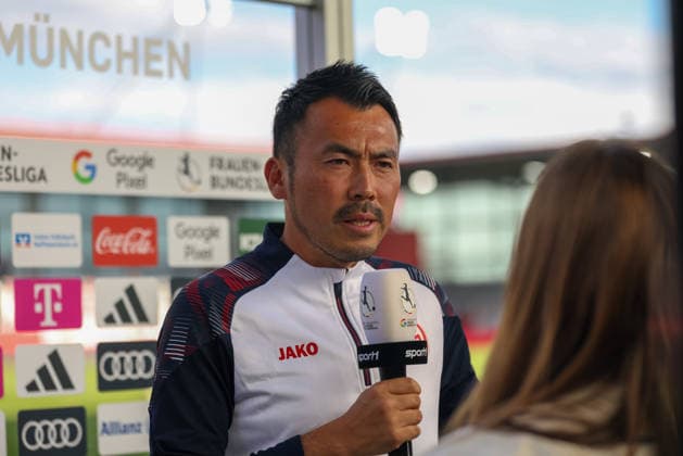Takashi Yamashita (1. FSV Mainz 05, Chef-Trainer) beim Interview, GER, FC Bayern Muenchen vs. 1. FSV Mainz 05, Fussball, Google Pixel Frauen-Bundesliga, 2. Spieltag, Saison 2026 2027, 31.08.2026, DFL DFB REGULATIONS PROHIBIT ANY USE OF PHOTOGRAPHS as IMAGE SEQUENCES and or QUASI-VIDEO, GER, FC Bayern Muenchen vs. 1. FSV Mainz 05, Fussball, Google Pixel Frauen-Bundesliga, 2. Spieltag, Saison 2026 2027, 31.08.2026 Muenchen *** Takashi Yamashita, 1. FSV Mainz 05, Head Coach during an interview, GER, FC Bayern Munich vs. 1. FSV Mainz 05, Soccer, Google Pixel Women s Bundesliga, Matchday 2, 2026–2027 Season, August 31, 2026, DFL and DFB regulations prohibit any use of photographs as image sequences and or quasi-video, GER, FC Bayern Munich vs. 1 FSV Mainz 05, soccer, Google Pixel Women’s Bundesliga, Matchday 2, 2026–2027 season, August 31, 2026, Munich Copyright: xEibner-Pressefoto JennixMaulx EP_JML