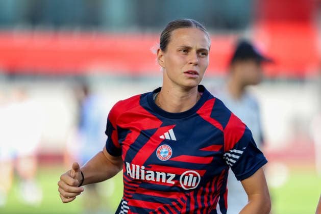 Klara Buehl (FC Bayern Muenchen, 17) beim Aufwaermen, GER, FC Bayern Muenchen vs. 1. FSV Mainz 05, Fussball, Google Pixel Frauen-Bundesliga, 2. Spieltag, Saison 2026 2027, 31.08.2026, DFL DFB REGULATIONS PROHIBIT ANY USE OF PHOTOGRAPHS as IMAGE SEQUENCES and or QUASI-VIDEO, GER, FC Bayern Muenchen vs. 1. FSV Mainz 05, Fussball, Google Pixel Frauen-Bundesliga, 2. Spieltag, Saison 2026 2027, 31.08.2026 Muenchen *** Klara Buehl, FC Bayern Munich, age 17, warming up, GER, FC Bayern Munich vs. 1. FSV Mainz 05, soccer, Google Pixel Women s Bundesliga, Matchday 2, 2026–2027 season, August 31, 2026, DFL and DFB regulations prohibit any use of photographs as image sequences and or quasi-video, GER, FC Bayern Munich vs. 1. FSV Mainz 05, soccer, Google Pixel Women’s Bundesliga, Matchday 2, 2026–2027 season, August 31, 2026, Munich Copyright: xEibner-Pressefoto JennixMaulx EP_JML