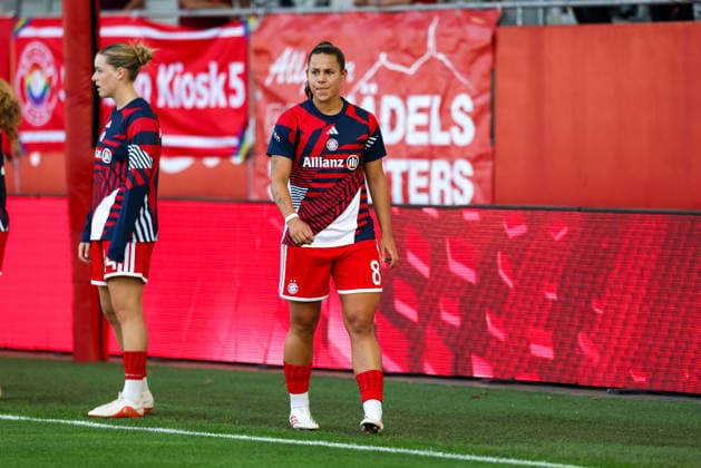 Lena Oberdorf (FC Bayern Muenchen, 08) beim Aufwaermen, GER, FC Bayern Muenchen vs. 1. FSV Mainz 05, Fussball, Google Pixel Frauen-Bundesliga, 2. Spieltag, Saison 2026 2027, 31.08.2026, DFL DFB REGULATIONS PROHIBIT ANY USE OF PHOTOGRAPHS as IMAGE SEQUENCES and or QUASI-VIDEO, GER, FC Bayern Muenchen vs. 1. FSV Mainz 05, Fussball, Google Pixel Frauen-Bundesliga, 2. Spieltag, Saison 2026 2027, 31.08.2026 Muenchen *** Lena Oberdorf, FC Bayern Munich, August 8, during warm-ups, GER, FC Bayern Munich vs. 1. FSV Mainz 05, soccer, Google Pixel Women s Bundesliga, Matchday 2, 2026–2027 season, August 31, 2026, DFL and DFB regulations prohibit any use of photographs as image sequences and or quasi-video, GER, FC Bayern Munich vs. 1. FSV Mainz 05, soccer, Google Pixel Women’s Bundesliga, Matchday 2, 2026–2027 season, August 31, 2026, Munich Copyright: xEibner-Pressefoto JennixMaulx EP_JML